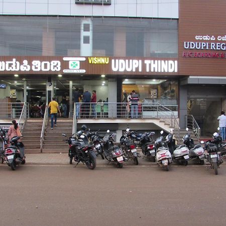 Udupi Regency Hotel Хасан Екстериор снимка